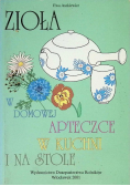 Zioła w domowej apteczce w kuchni i na stole