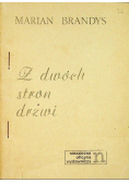 Z dwóch stron drzwi