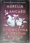 Dziewczyna w drugim rzędzie