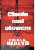 Cienie nad stawem