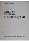 Między dwiema orientacjami