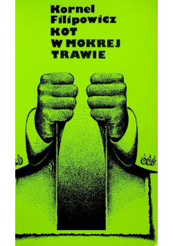 Kot w mokrej trawie